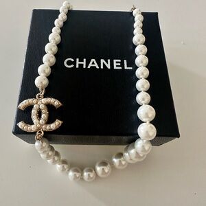 CHANEL White Pearl CC Necklace 18”